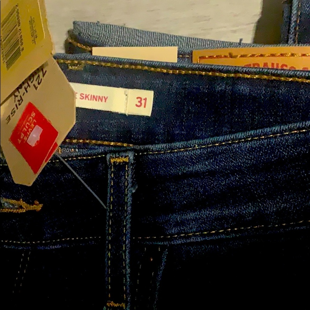 Levi’s - Picture 3 of 4